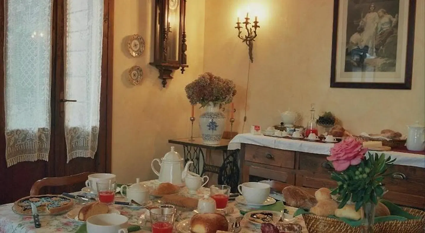 Casa Visnenza Bed & Breakfast Restaurant