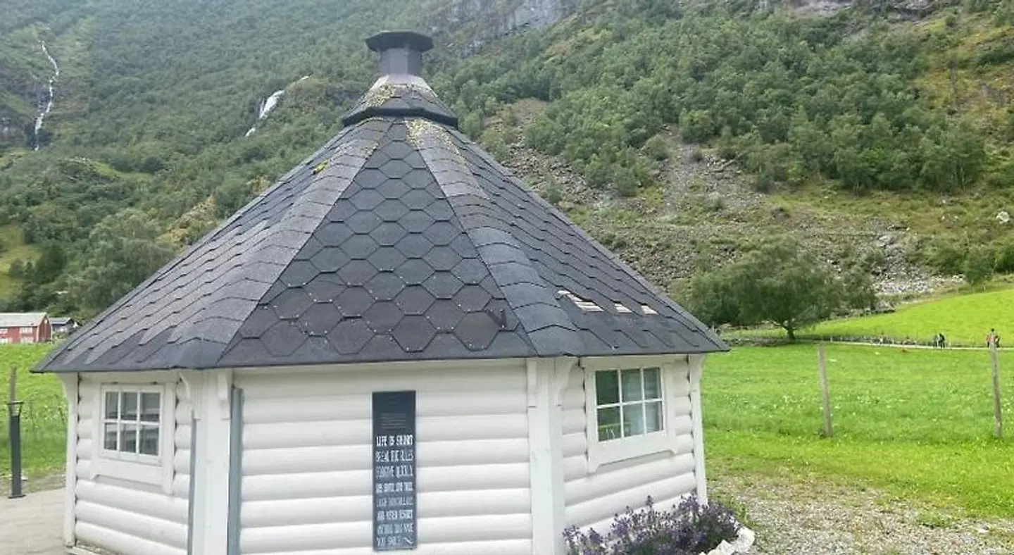 Brekke Apartments EXTERIOR