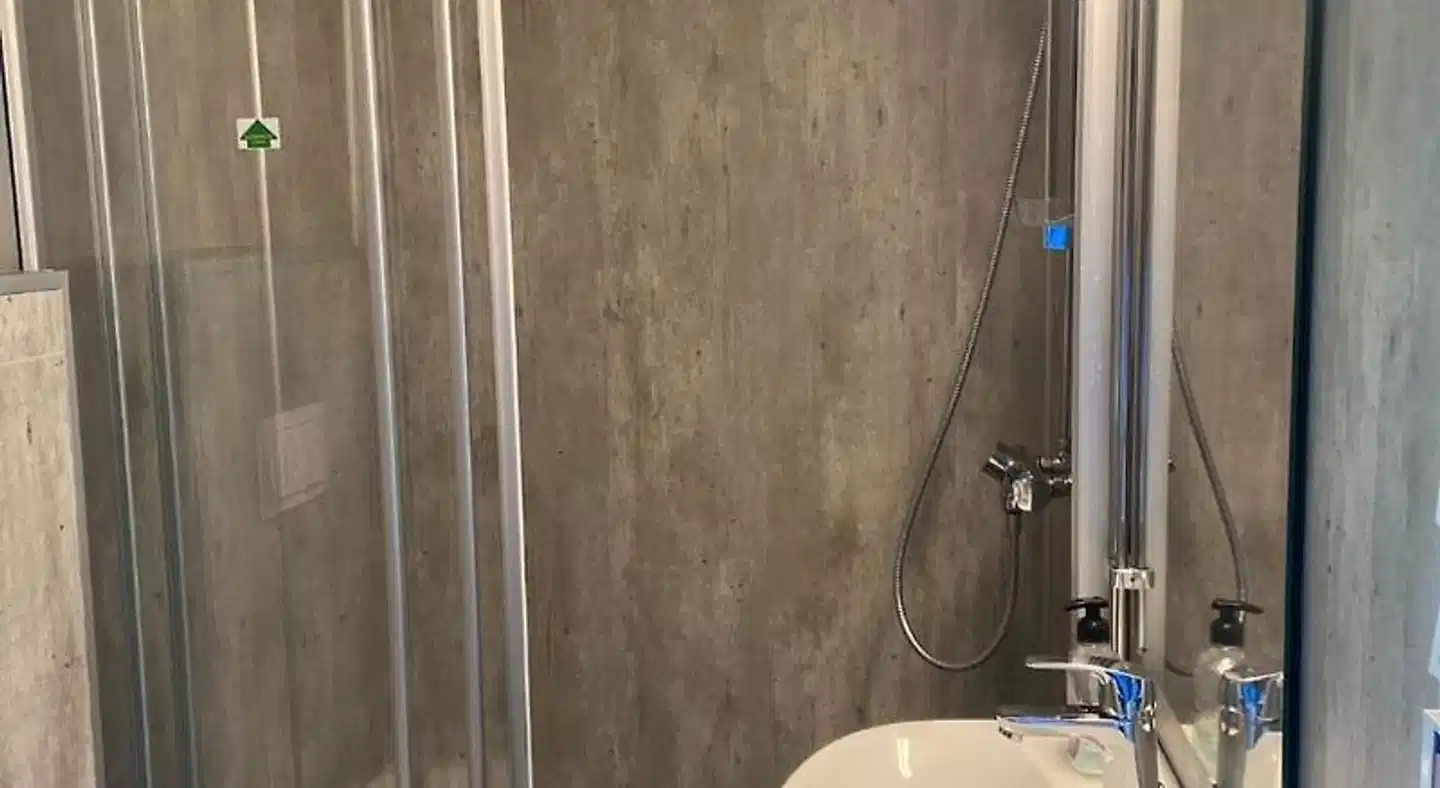 Brekke Apartments Badezimmer