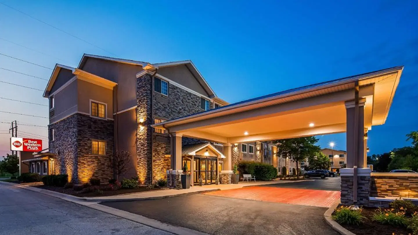 Best Western Plus North Joliet EXTERIOR