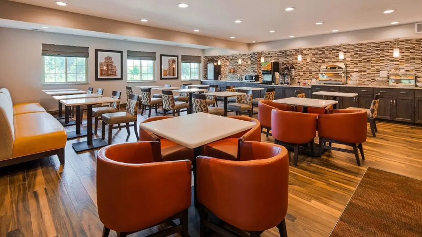 Best Western Plus North Joliet Bar