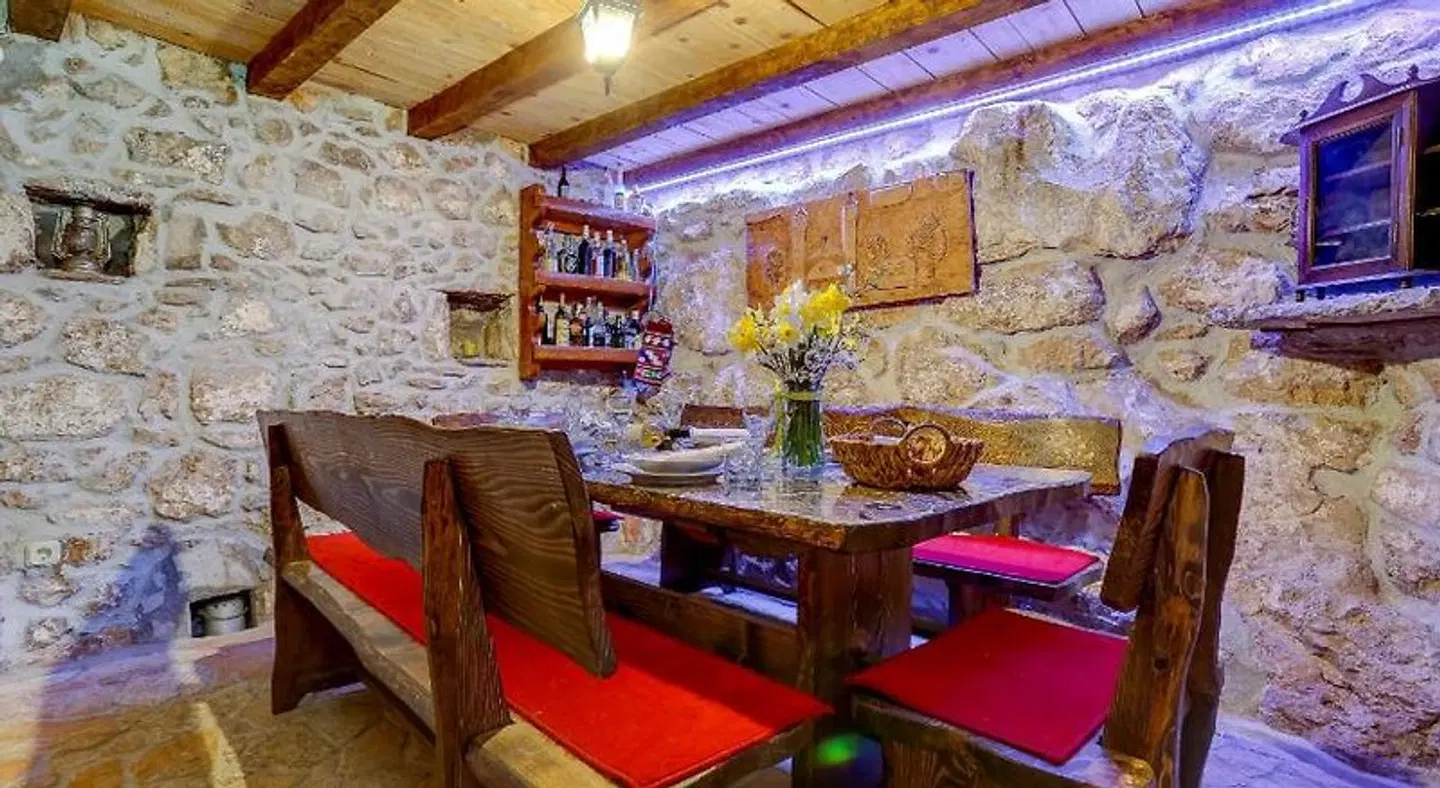 Rustic Stone House Bajeli with Jacuzzi Restaurant