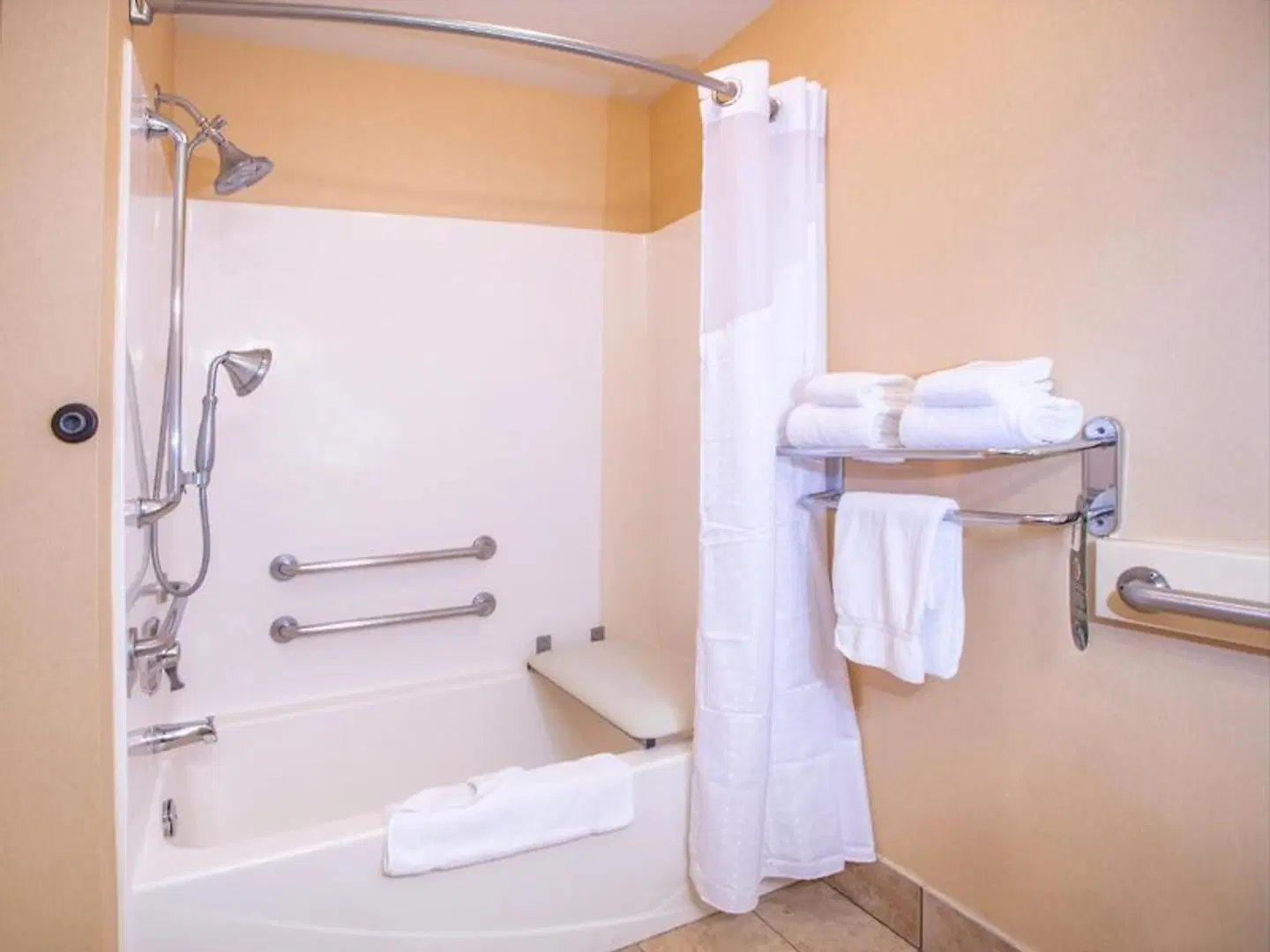 Holiday Inn Express & Suites Richland by IHG Badezimmer