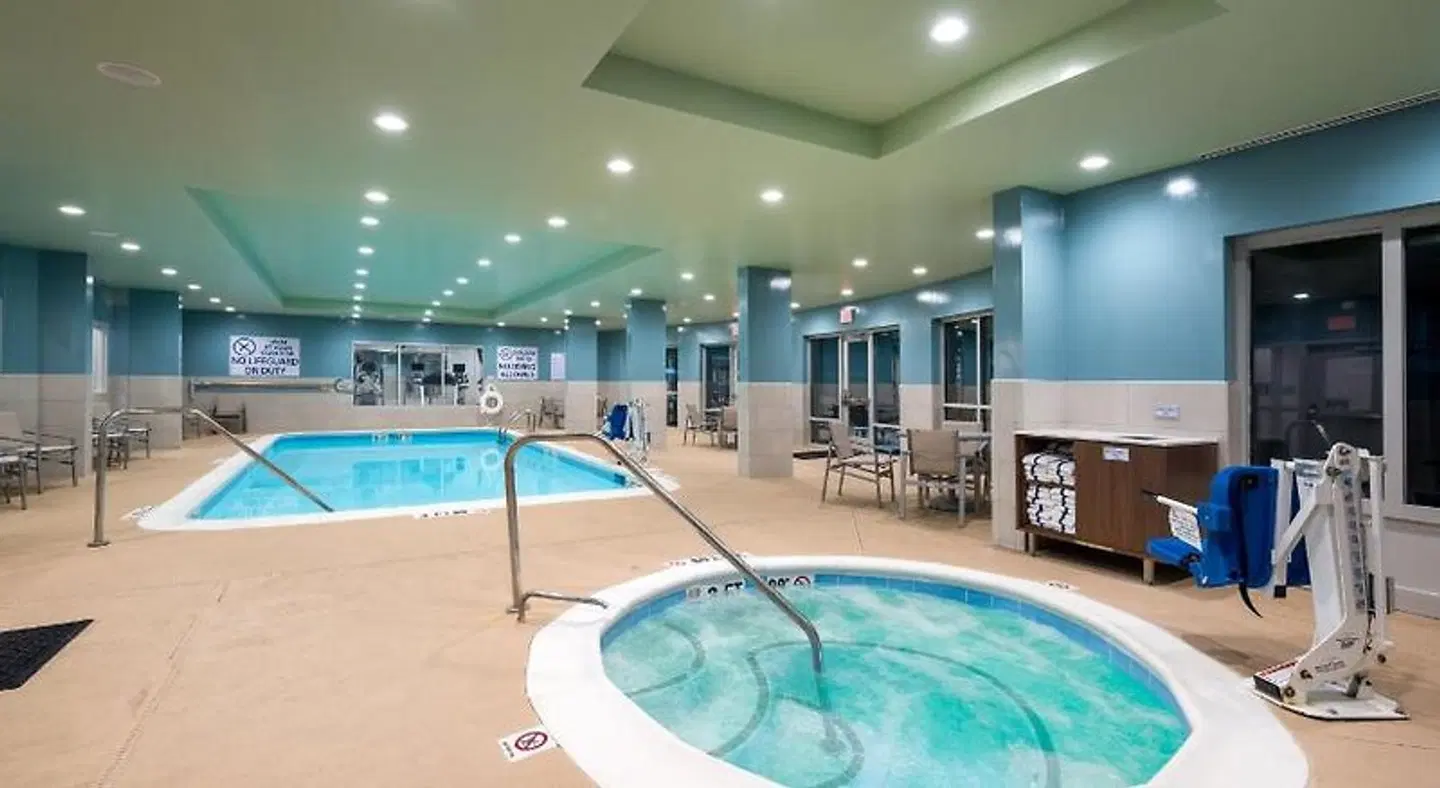 Holiday Inn Express & Suites Florence I-95 & I-20 Civic Ctr by IHG Hallenbad