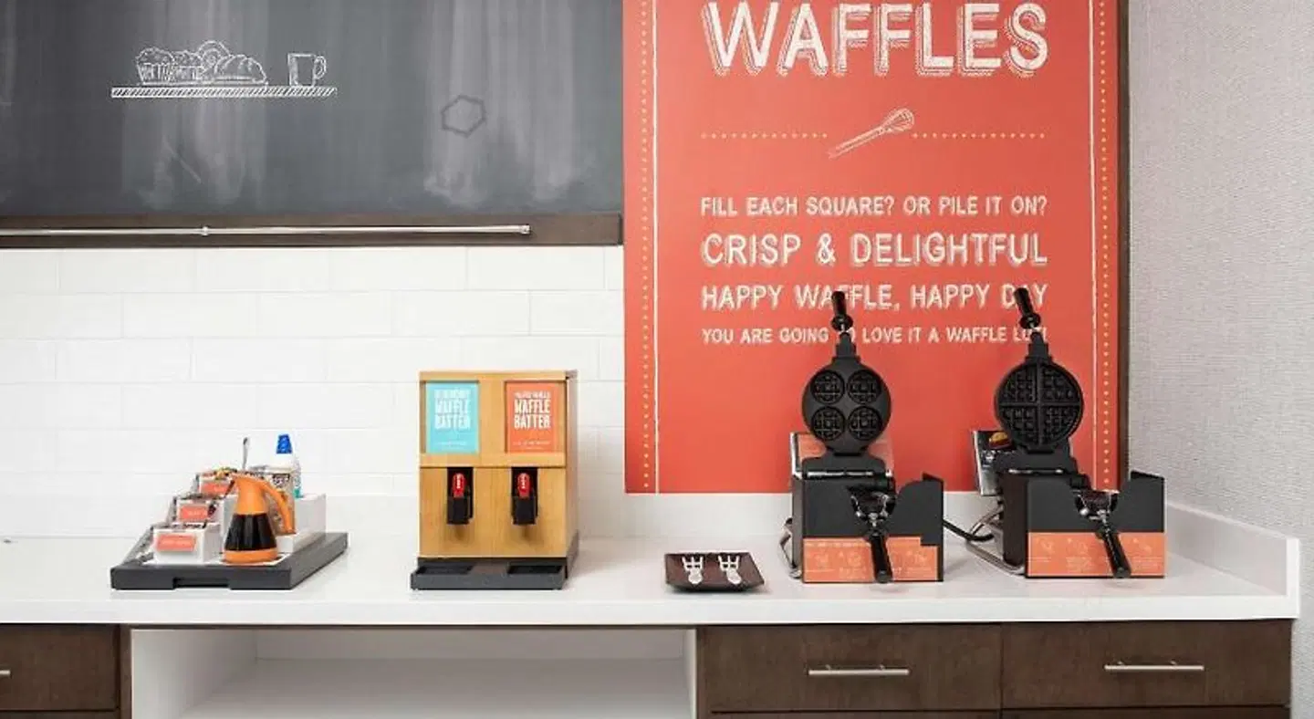 Hampton Inn & Suites Charlotte Airport Lake Pointe LOUNGE_LOBBY