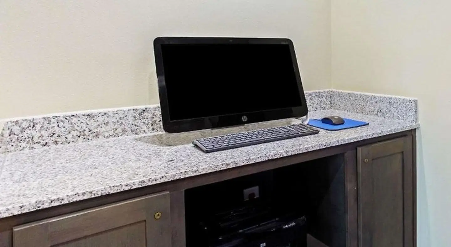 La Quinta Inn & Suites by Wyndham Paducah ROOM_EXAMPLE