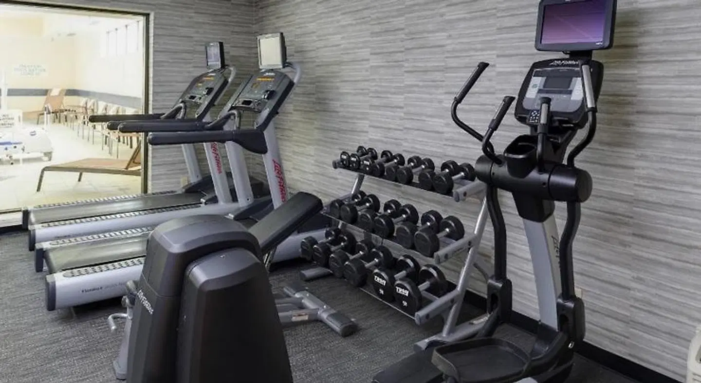 Courtyard by Marriott Indianapolis Airport SPORTS_AND_LEISURE