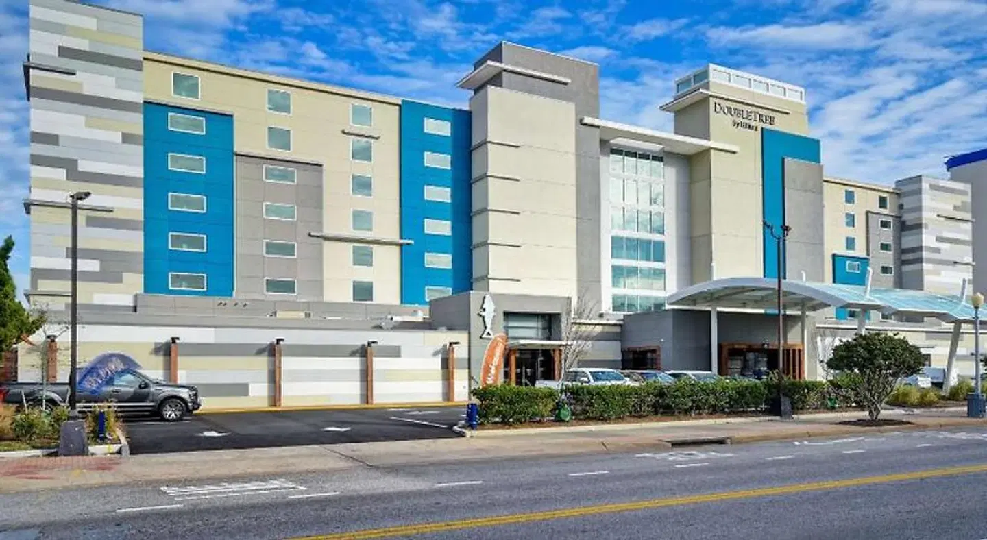 DoubleTree by Hilton Virginia Beach Oceanfront South EXTERIOR