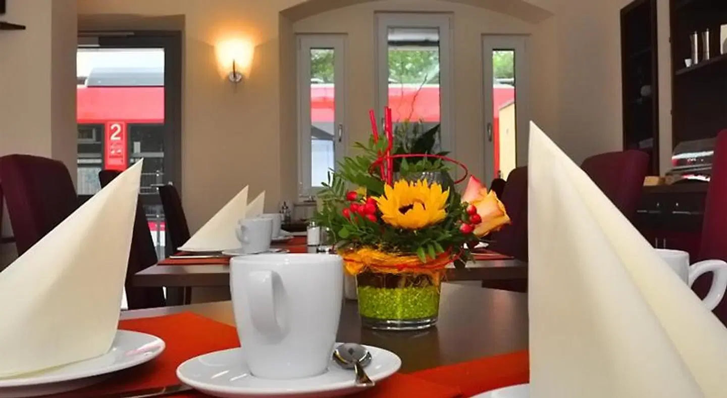 Zellers Pension LOUNGE_LOBBY