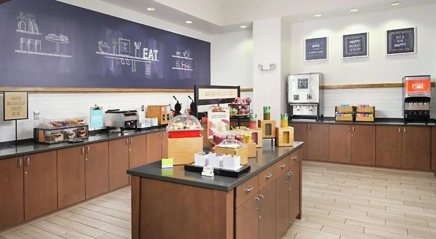 Hampton Inn Wilmington Downtown Restaurant