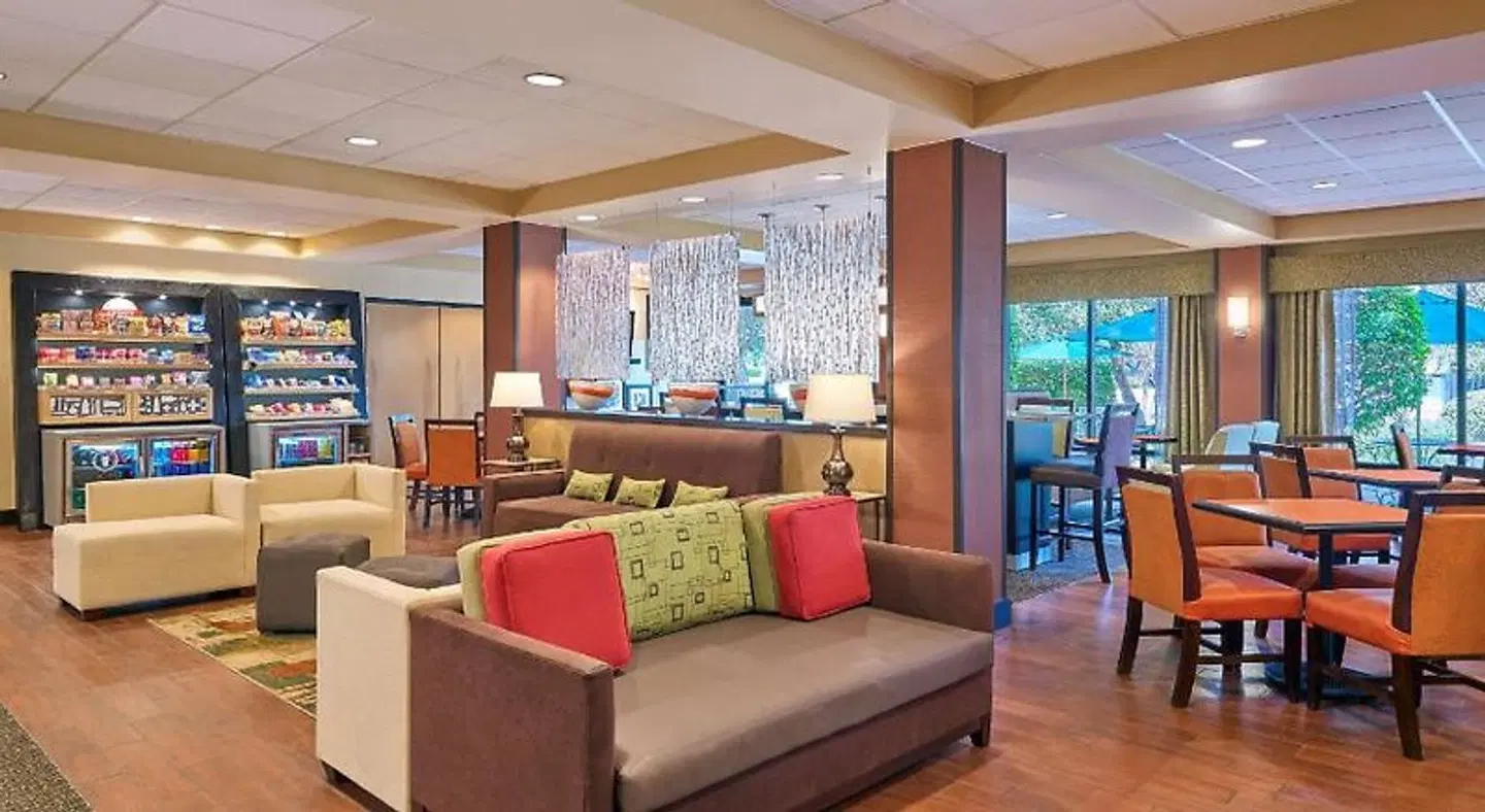 Hampton Inn San Antonio-Northwoods Bar