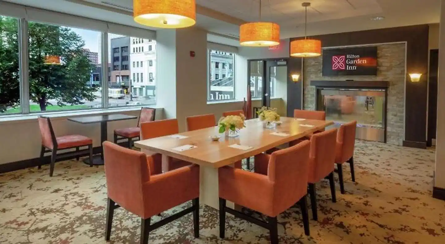 Hilton Garden Inn Buffalo Downtown Bar