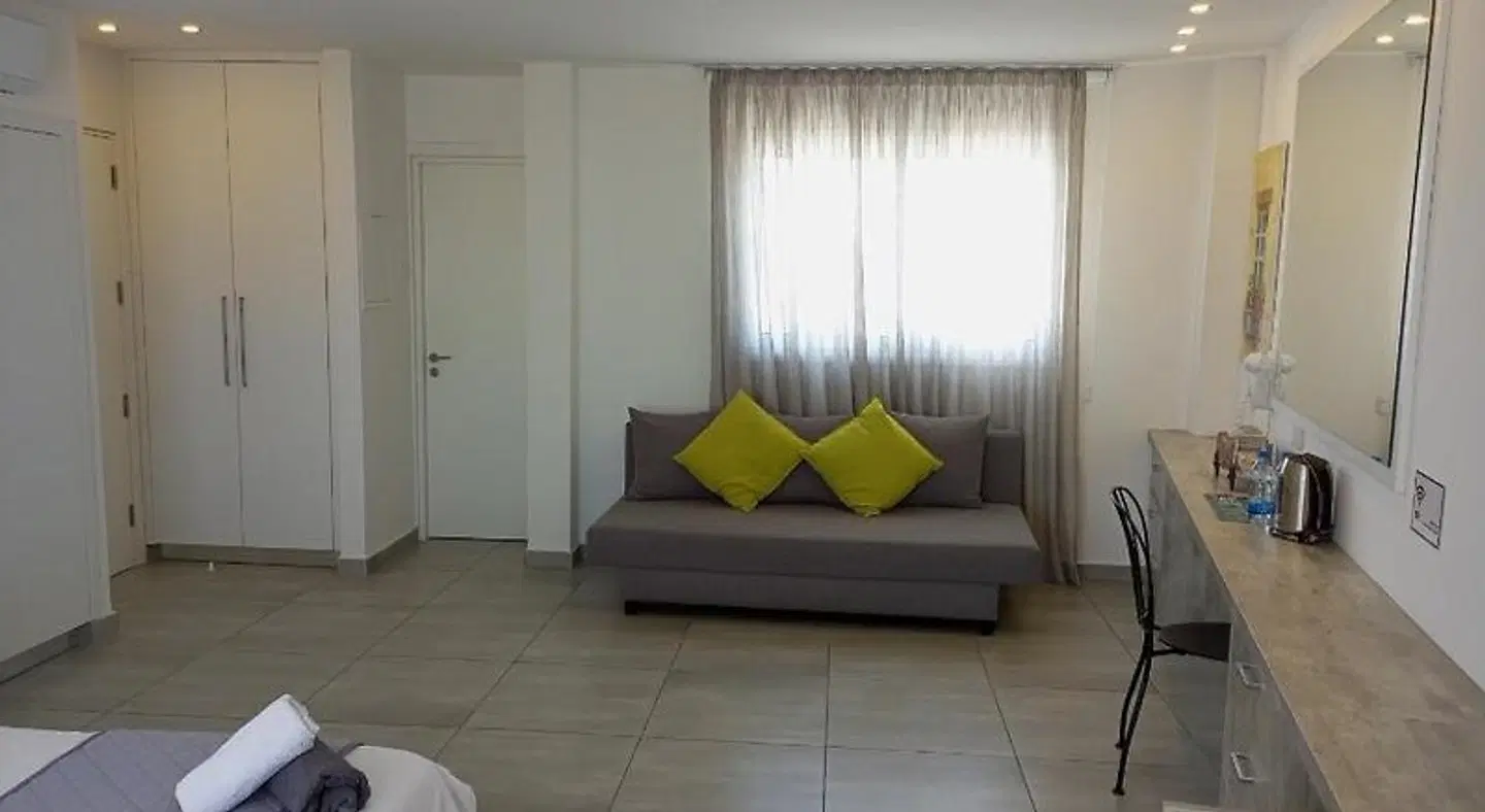 White 11 ROOM_EXAMPLE