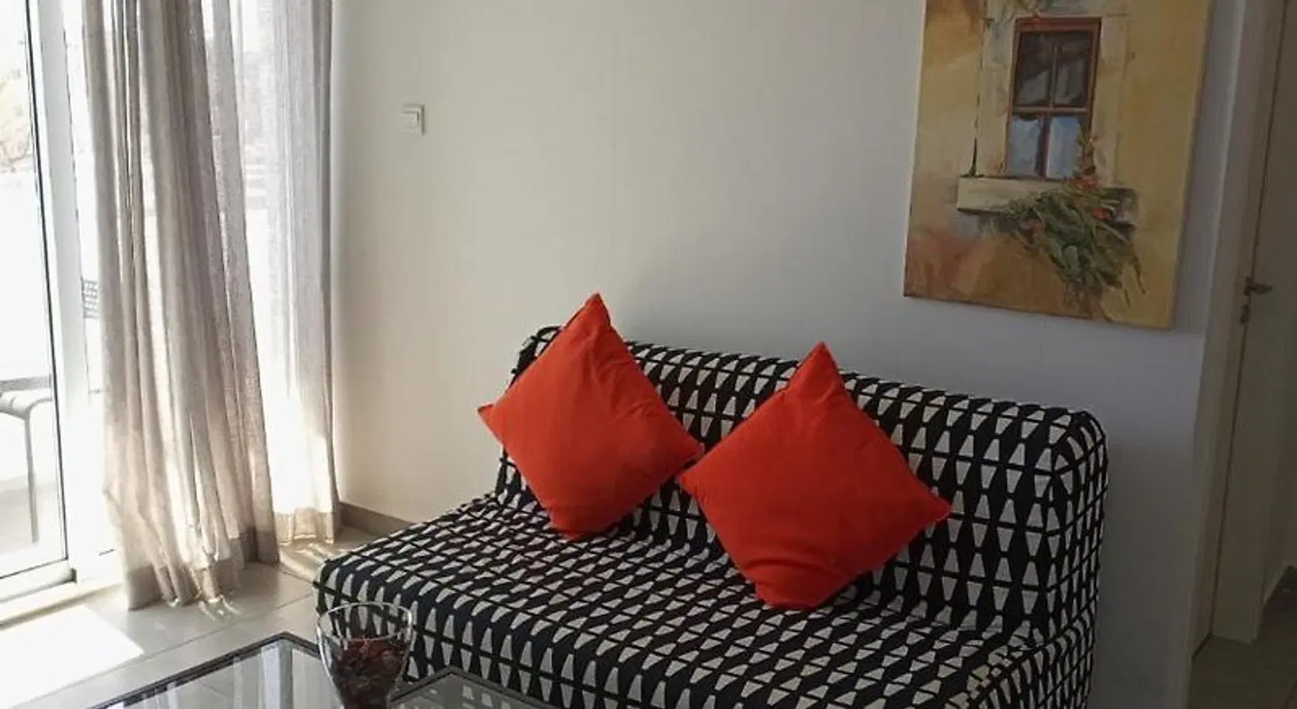 White 11 ROOM_EXAMPLE