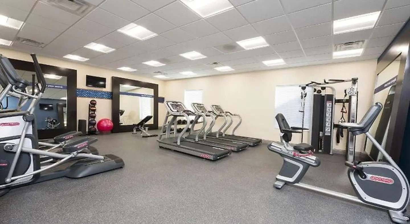 Hampton Inn & Suites Chicago Schaumburg SPORTS_AND_LEISURE