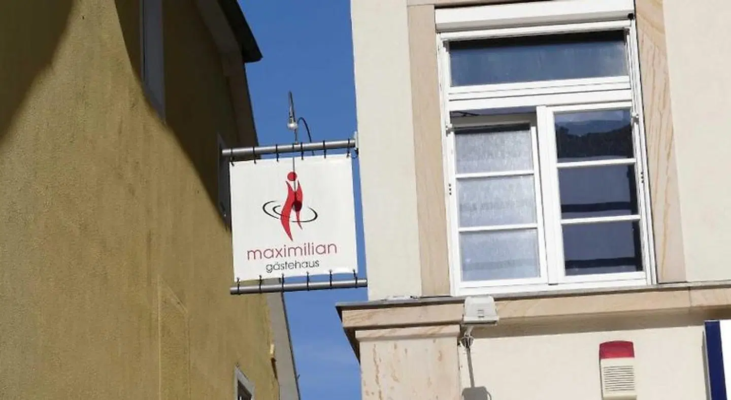 Maximilian EXTERIOR
