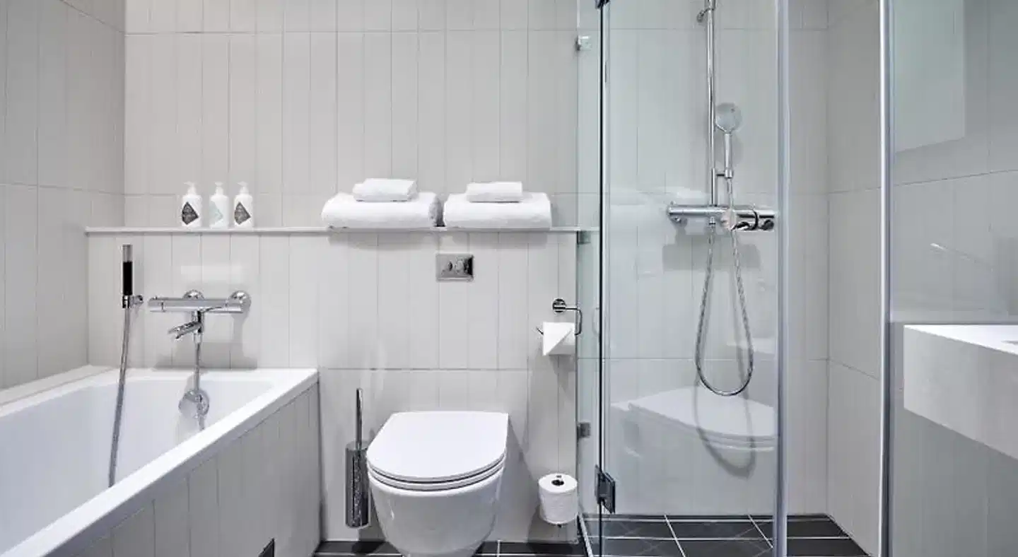 Nordic Light Hotel Badezimmer