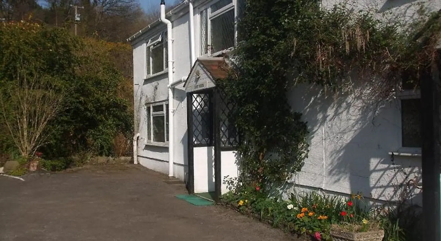 Cwmbach Guest House EXTERIOR
