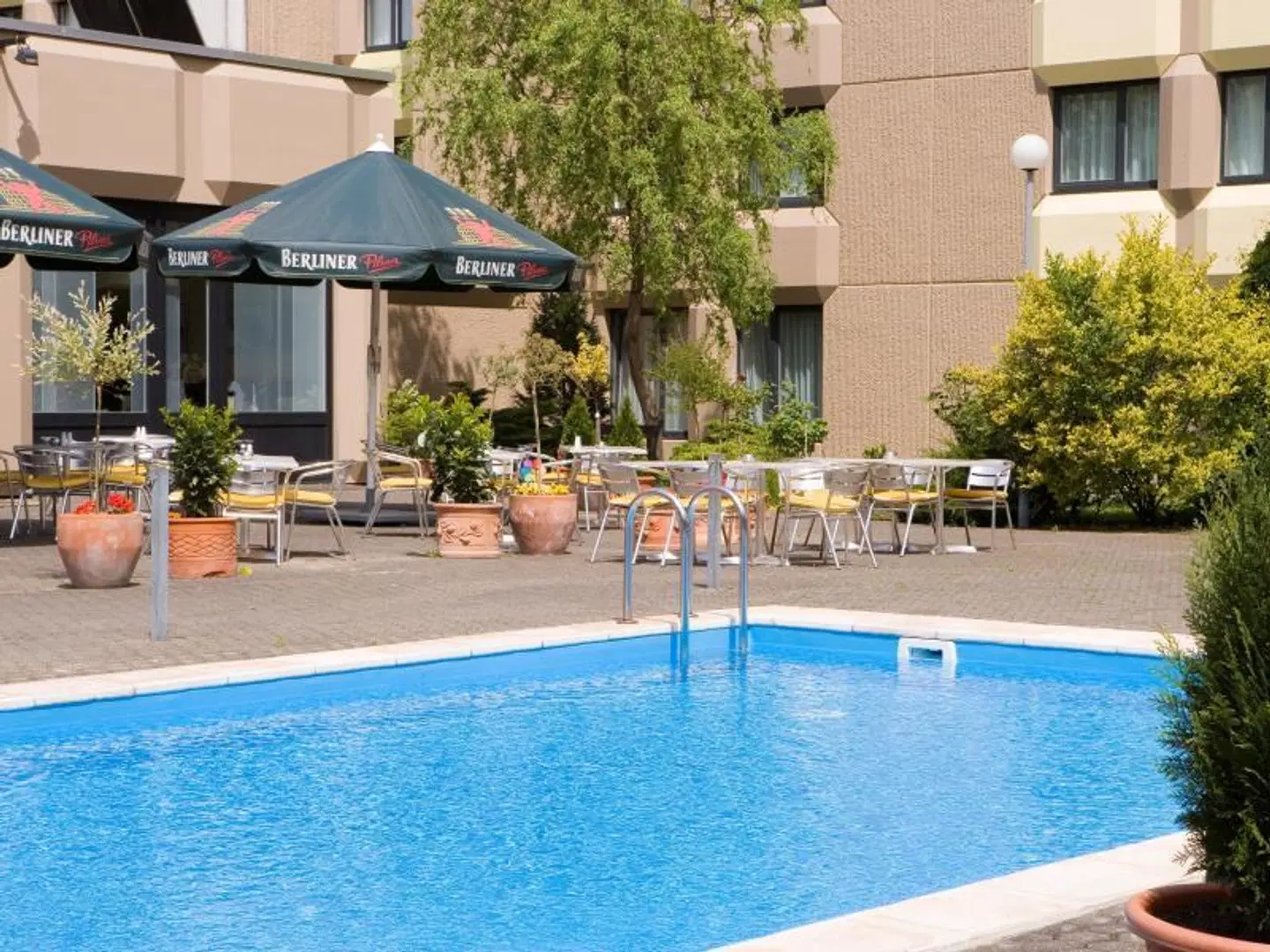 Mercure Airport Hotel Berlin Tegel OUTDOOR_POOL