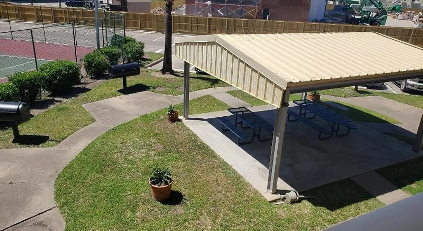 The Victorian Condominiums Garten
