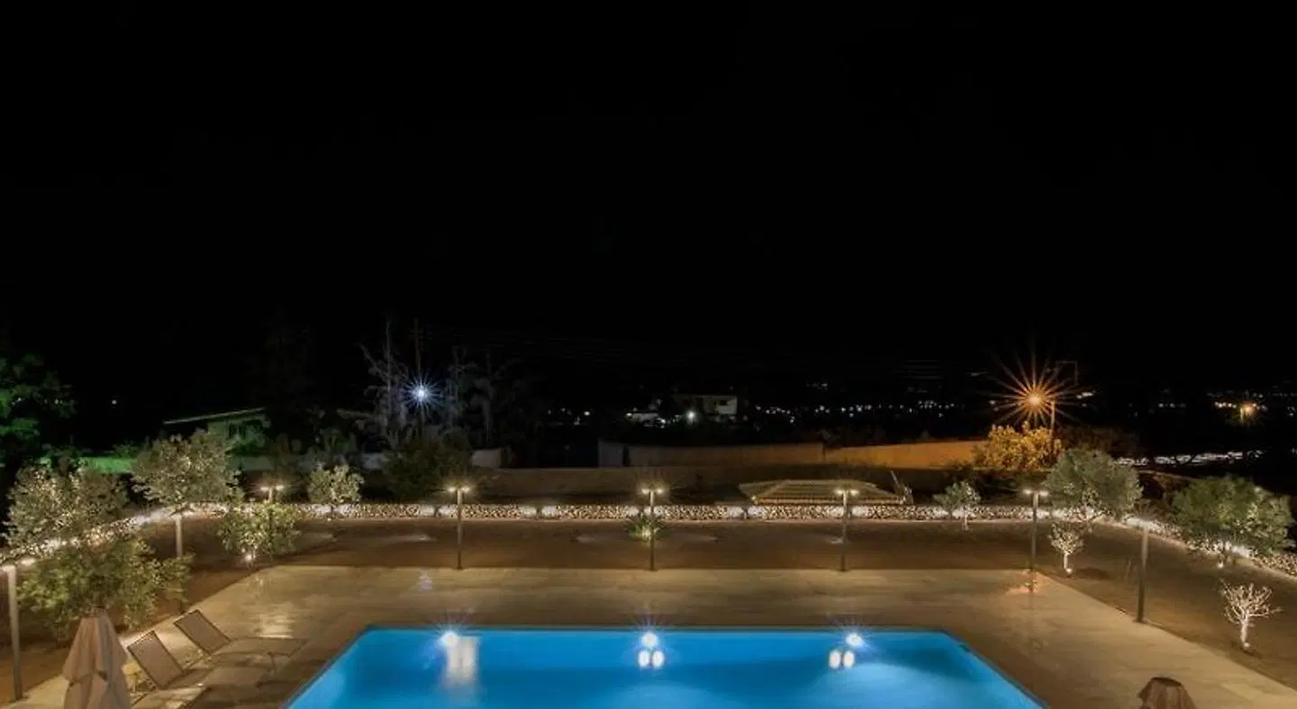 Petra Luxury Apartments OUTDOOR_POOL