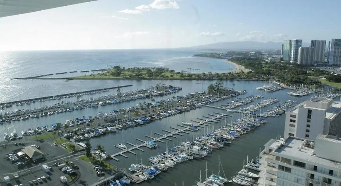 Ilikai Hotel & Luxury Suites LANDSCAPE