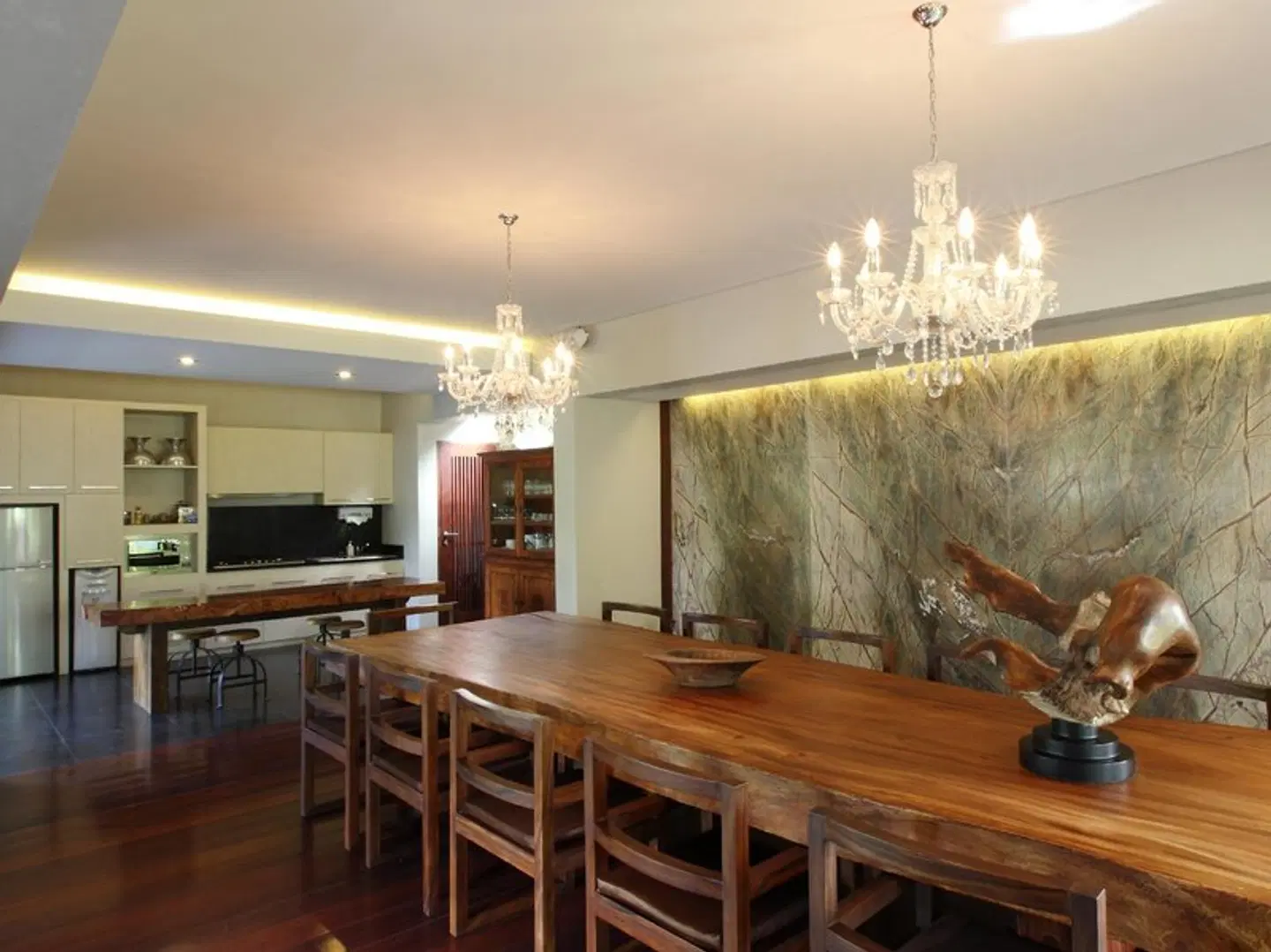 Swarapadi Villa Bar