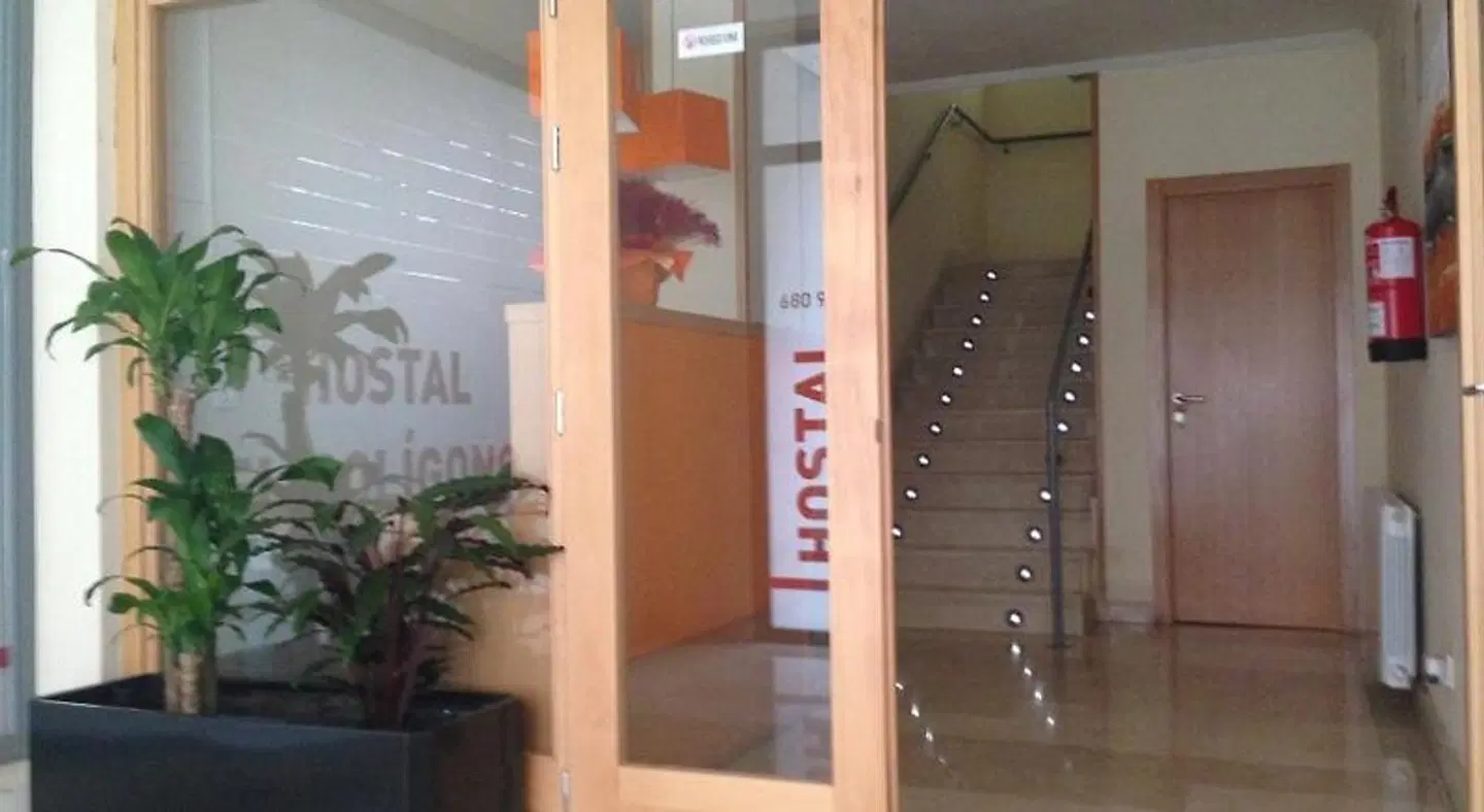 Hostal El Poligono EXTERIOR