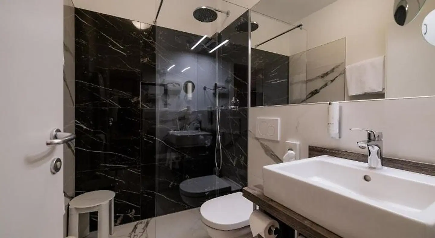 Hotel Kolping Meran Badezimmer