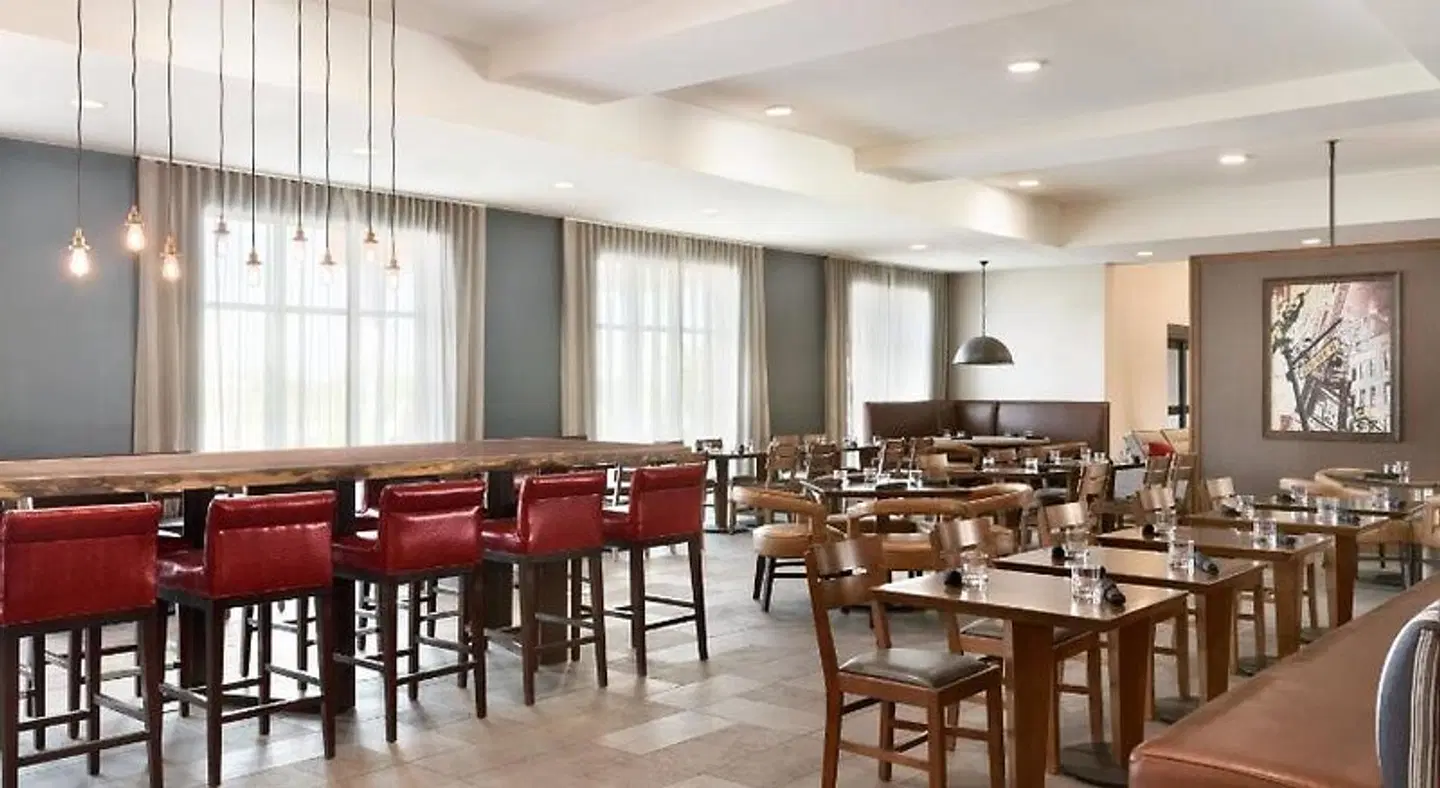 Four Points by Sheraton Fargo Medical Center Restaurant