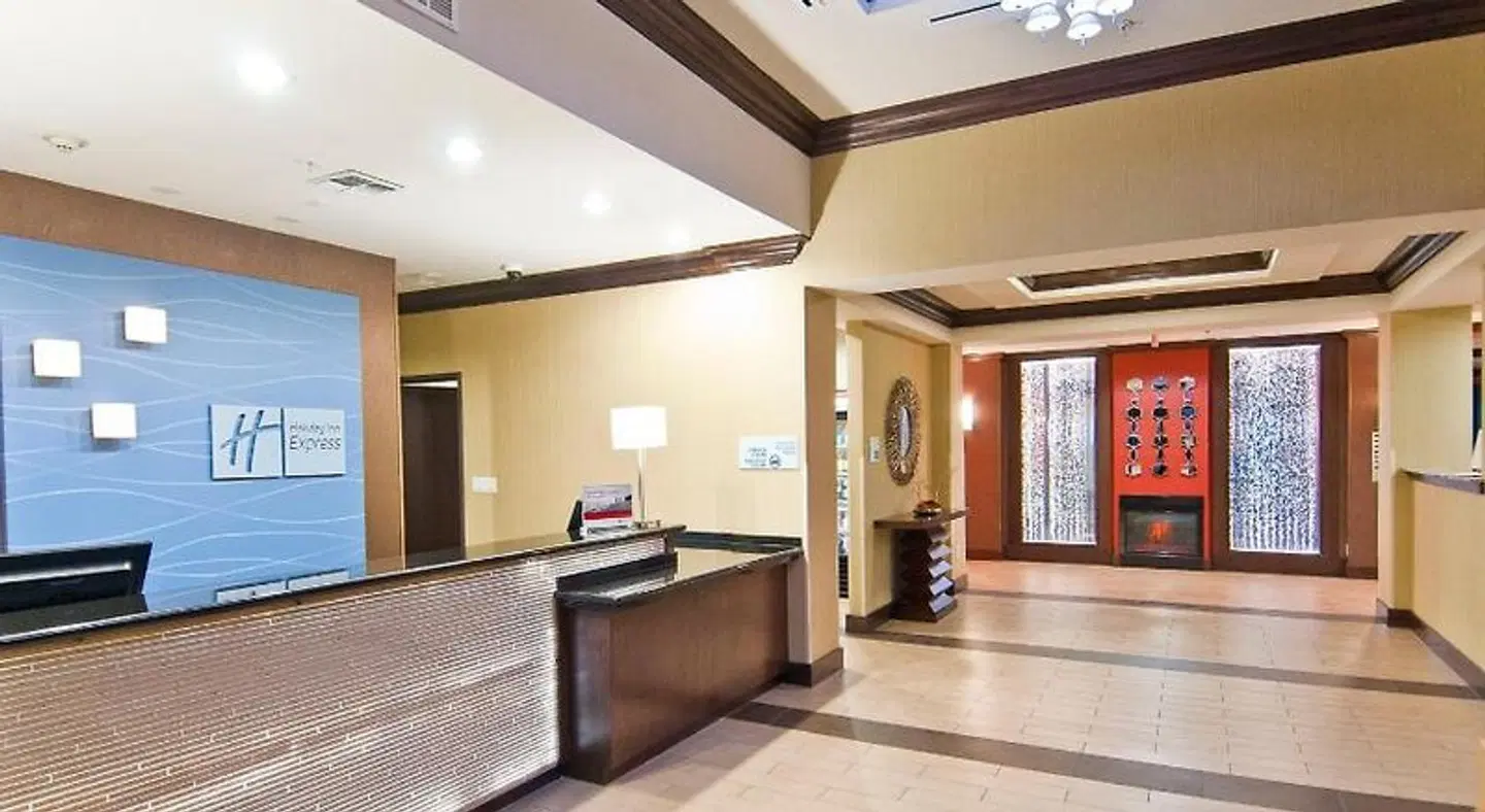 Holiday Inn Express & Suites San Antonio SE by AT&T Center by IHG LOUNGE_LOBBY