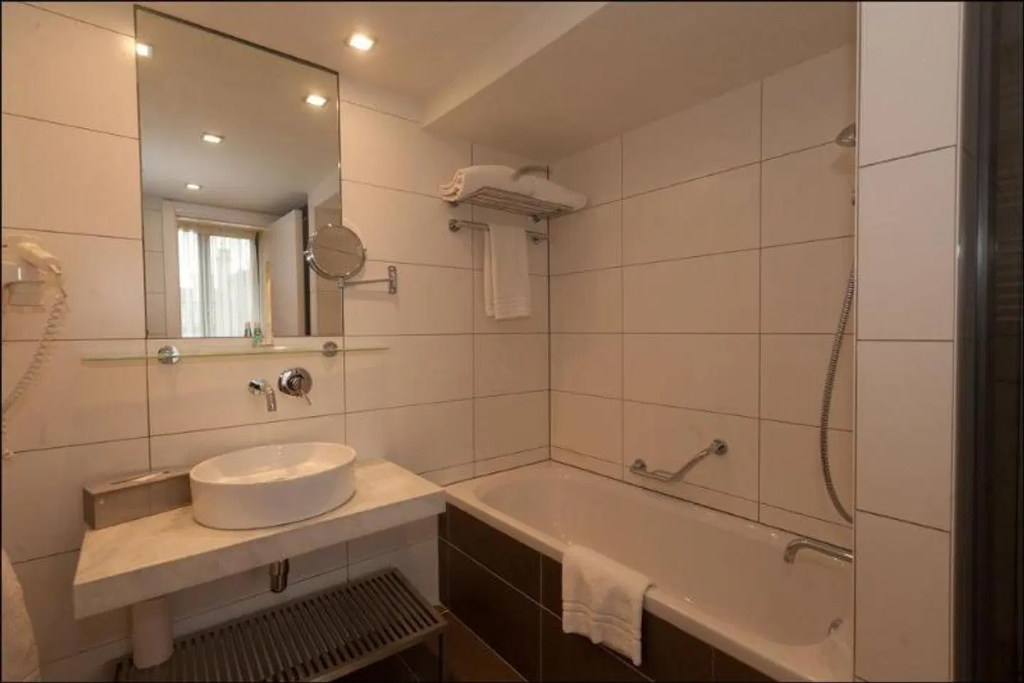B-aparthotel Grand Place Badezimmer
