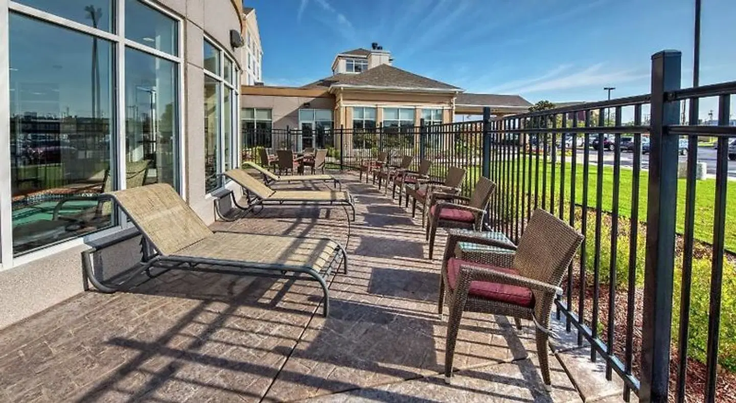 Hilton Garden Inn Tulsa Midtown Terrasse