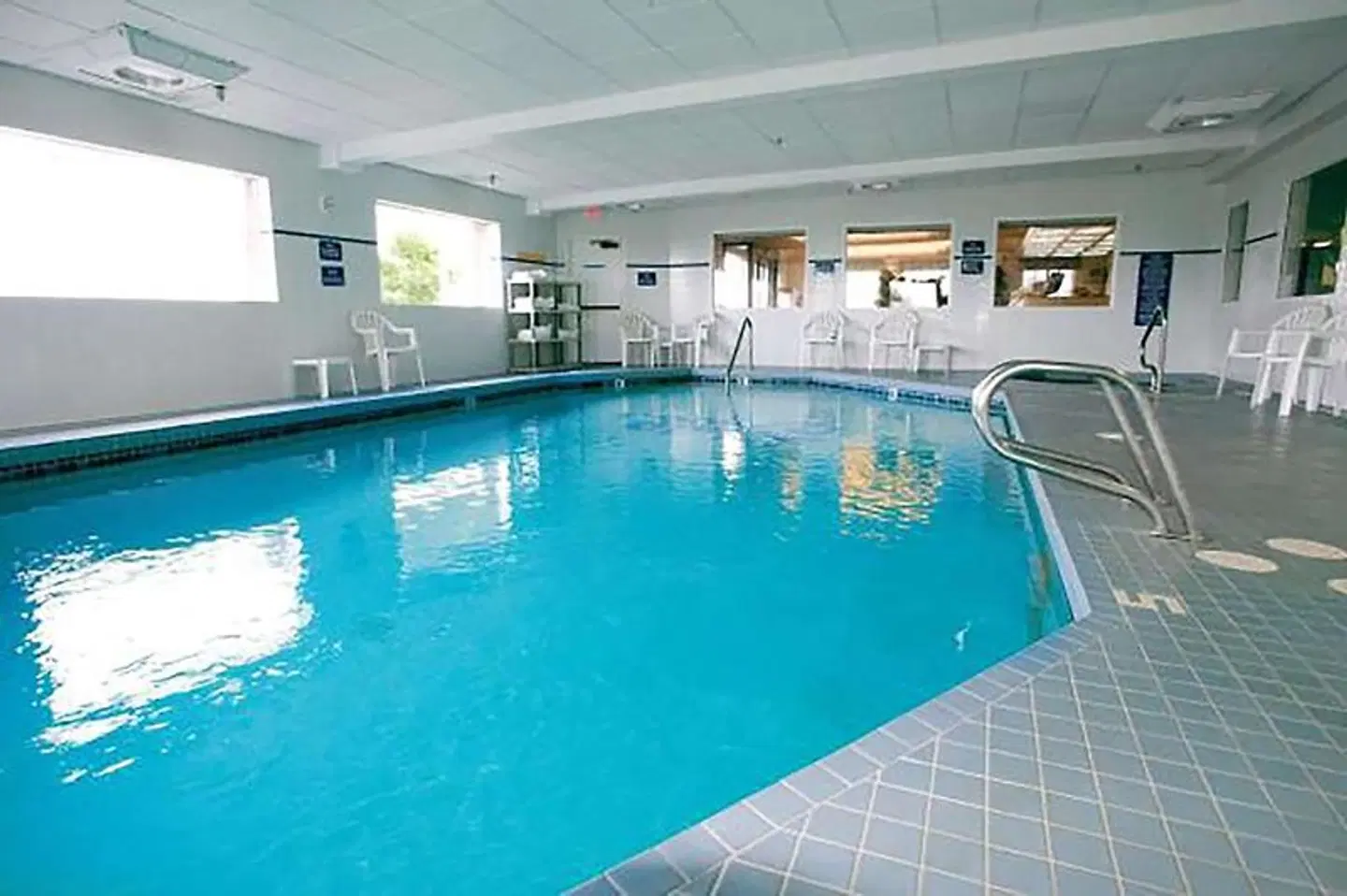 Shilo Inn Suites Warrenton Hallenbad