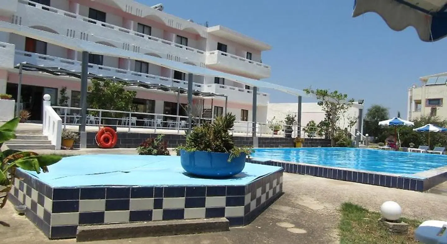 Oleander Studios OUTDOOR_POOL