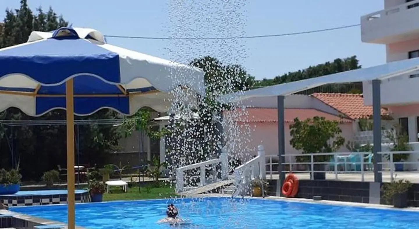 Oleander Studios OUTDOOR_POOL