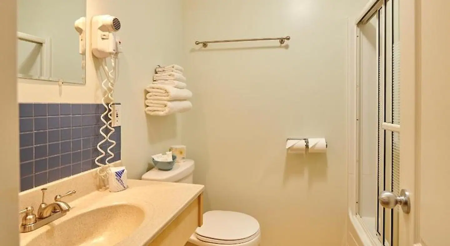 Smugglers Cove Inn Badezimmer