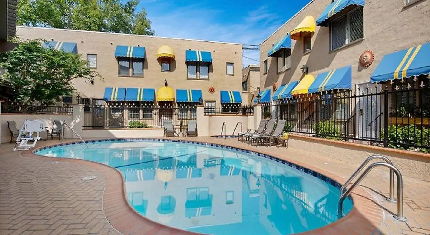El Cordova OUTDOOR_POOL