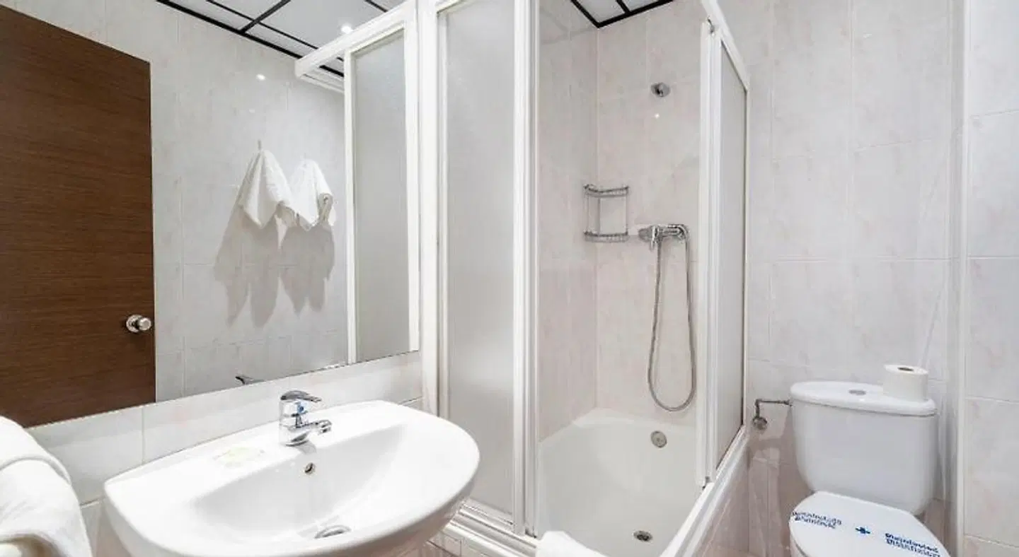 Hostal Ballesta Badezimmer