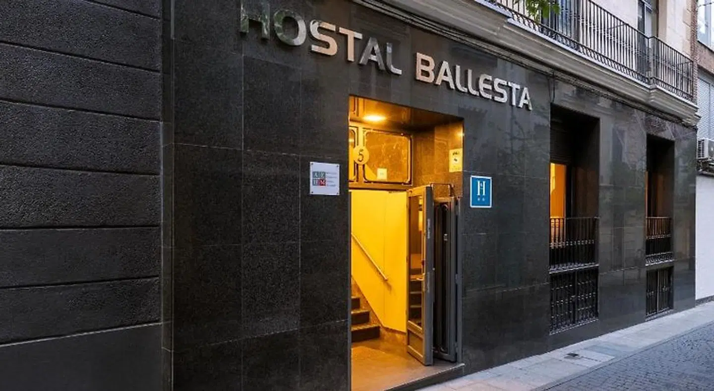 Hostal Ballesta EXTERIOR