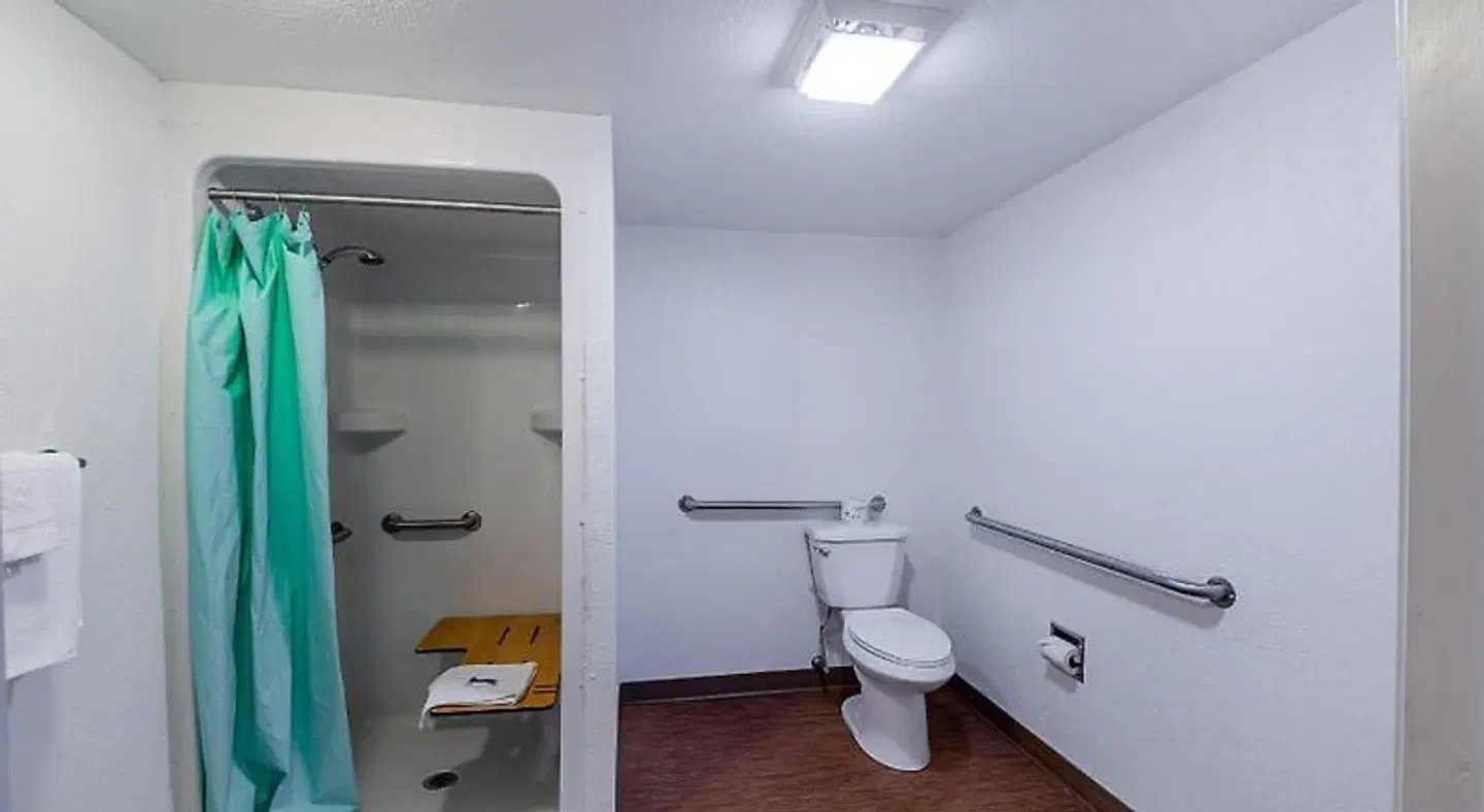 Motel 6 Boerne, TX Badezimmer