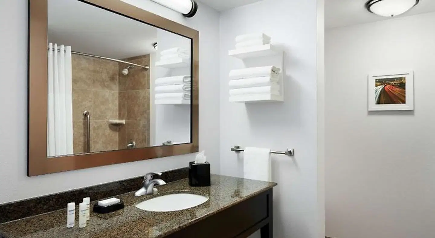 Hampton Inn & Suites Chicago/Mt. Prospect Badezimmer