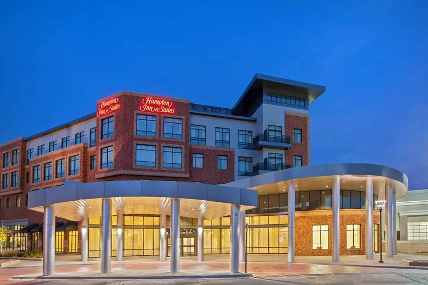 Hampton Inn & Suites Chicago/Mt. Prospect EXTERIOR