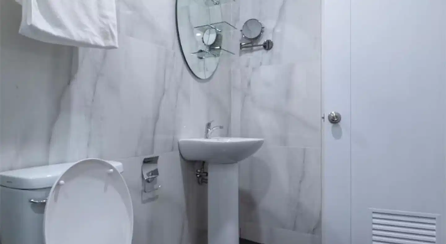 BED-FRIENDS POSHTEL Badezimmer