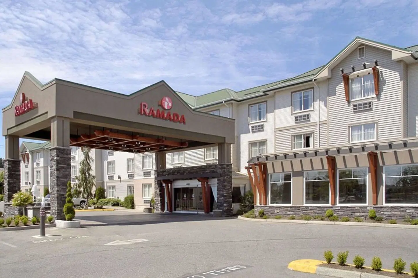 Ramada by Wyndham Surrey/Langley EXTERIOR