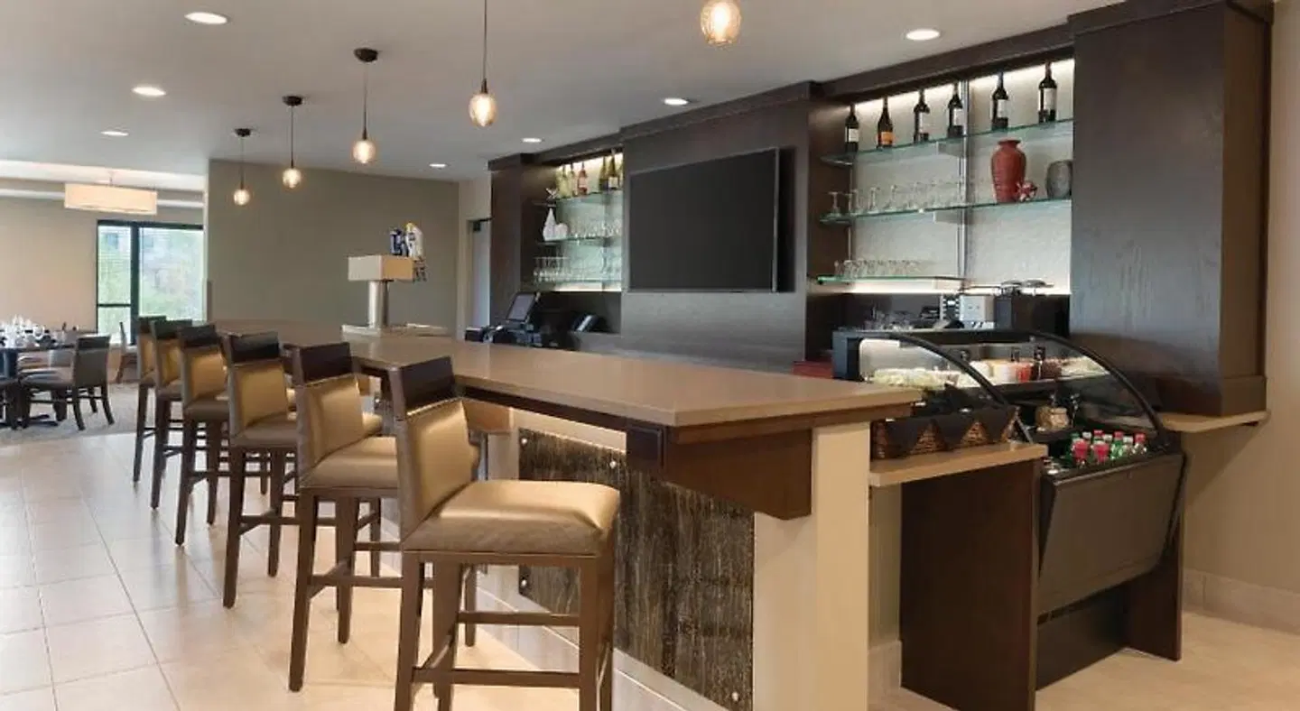 Holiday Inn Chicago Northwest - Schaumburg by IHG Bar