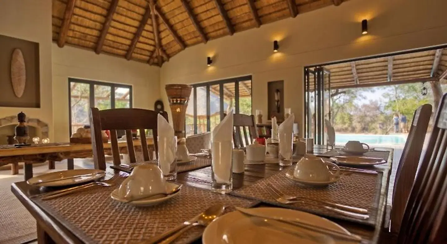 Vuyani River Lodge Restaurant
