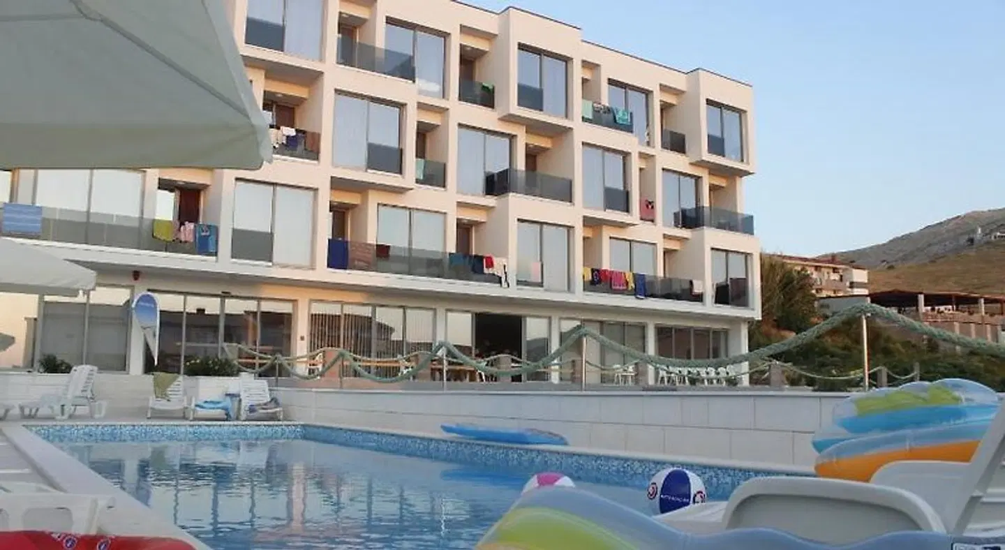 Bara Bay OUTDOOR_POOL