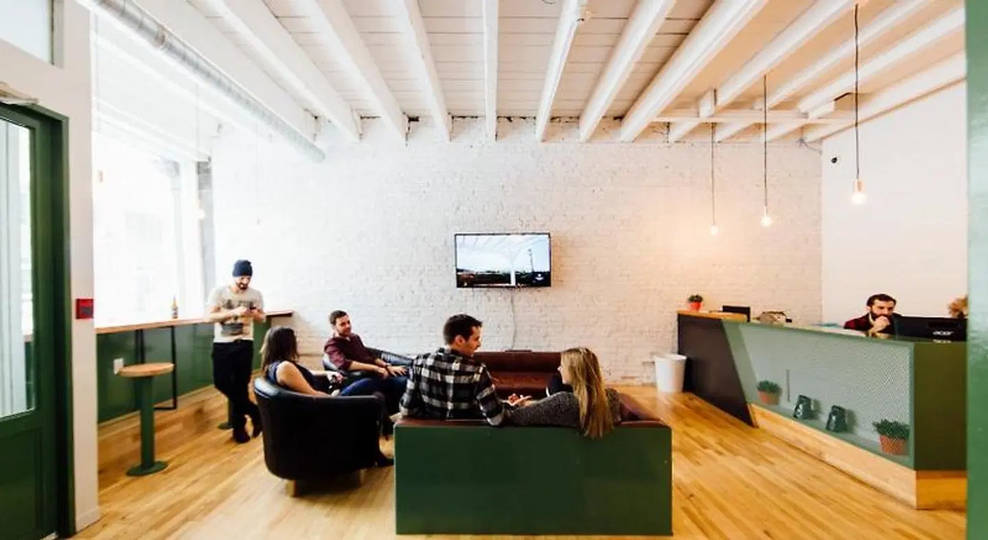 Auberge Alt Hostel Lobby