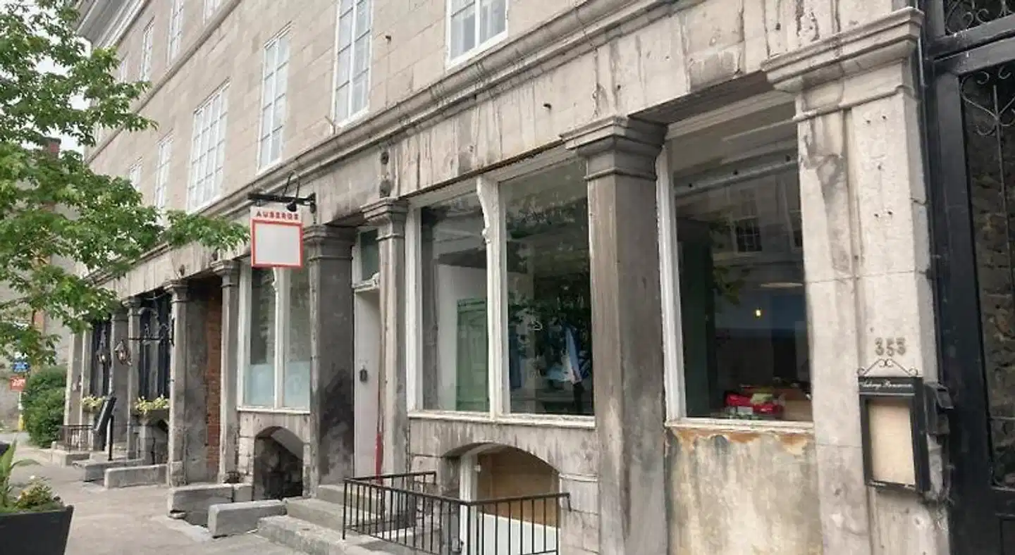 Auberge Alt Hostel Terrasse